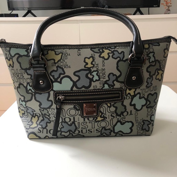 Tous Handbags - Tous K64 tote handbag. Perfect for everyday use.
